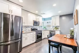 755 N 112th St, Wauwatosa, WI 53226 - Photo 7