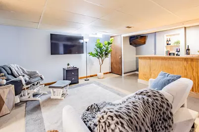 755 N 112th St, Wauwatosa, WI 53226 - Photo 17