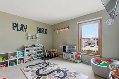 1907  Fieldcrest Ln, Waukesha, WI 53186 - Photo 19