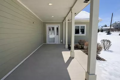 901  Hawthorne Ct, Manitowoc, WI 54220 - Photo 3