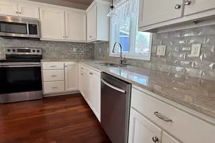 901 Hawthorne Ct, Manitowoc, WI 54220 - Photo 7