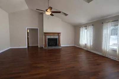 901  Hawthorne Ct, Manitowoc, WI 54220 - Photo 13