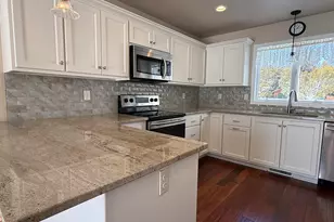 901 Hawthorne Ct, Manitowoc, WI 54220 - Photo 9