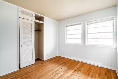 5706 W Luebbe Ln, Milwaukee, WI 53223 - Photo 15