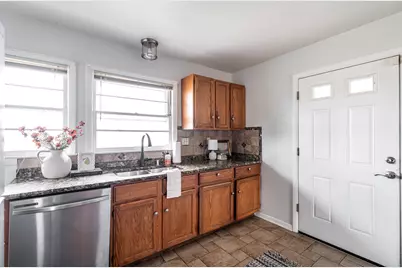 5706 W Luebbe Ln, Milwaukee, WI 53223 - Photo 11