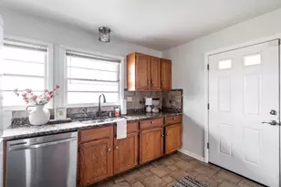 5706 W Luebbe Ln, Milwaukee, WI 53223 - Photo 11