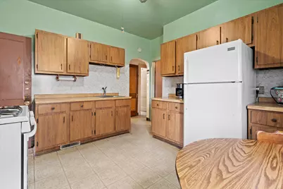 2837 S 15th St, Milwaukee, WI 53215 - Photo 7