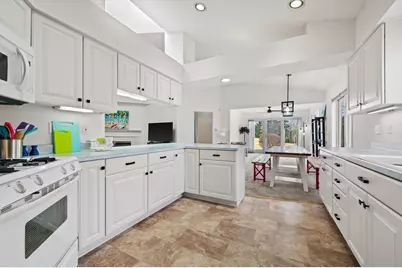 N81W17495  Shady Ln, Menomonee Falls, WI 53051 - Photo 9