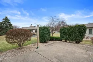 N81W17495 Shady Ln, Menomonee Falls, WI 53051 - Photo 23