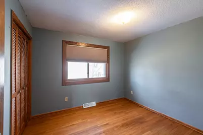 1025  Pierce St, Onalaska, WI 54650 - Photo 9