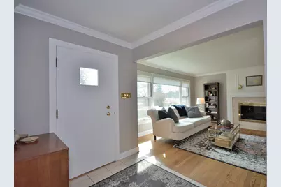 145  Lynnwood Ln, Brookfield, WI 53005 - Photo 3