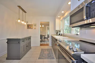 145  Lynnwood Ln, Brookfield, WI 53005 - Photo 9