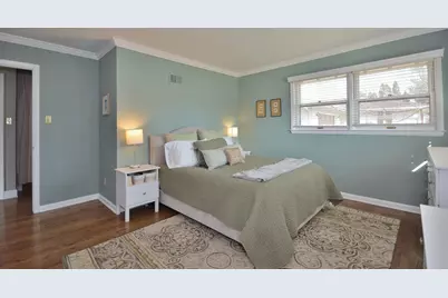 145  Lynnwood Ln, Brookfield, WI 53005 - Photo 15