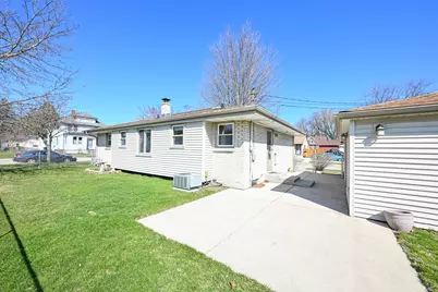 2417  Dombrowski Blvd, Racine, WI 53405 - Photo 23