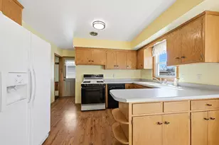 2417 Dombrowski Blvd, Racine, WI 53405 - Photo 9