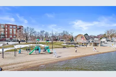 627 W Wisconsin Ave, Oconomowoc, WI 53066 - Photo 5