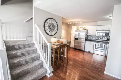 4915 W Colonial Ct, Greenfield, WI 53220 - Photo 5