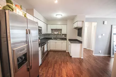 4915 W Colonial Ct, Greenfield, WI 53220 - Photo 7