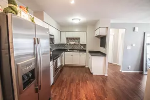 4915 W Colonial Ct, Greenfield, WI 53220 - Photo 7