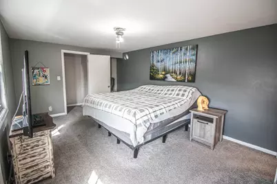 4915 W Colonial Ct, Greenfield, WI 53220 - Photo 9