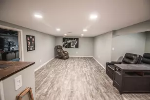 4915 W Colonial Ct, Greenfield, WI 53220 - Photo 23