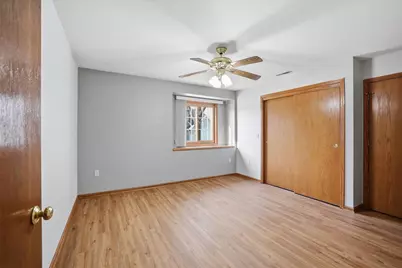 W240N2500 E Parkway Meadow Cir #4, Pewaukee, WI 53072 - Photo 17