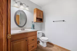 W240n2500 E Parkway Meadow Cir, Pewaukee, WI 53072 - Photo 15