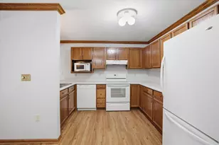 W240n2500 E Parkway Meadow Cir, Pewaukee, WI 53072 - Photo 11