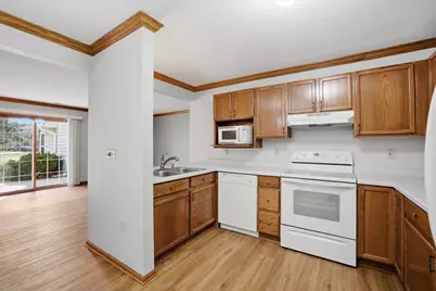 W240N2500 E Parkway Meadow Cir #4, Pewaukee, WI 53072 - Photo 7