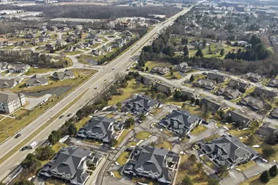 W240N2500 E Parkway Meadow Cir #4, Pewaukee, WI 53072 - Photo 27