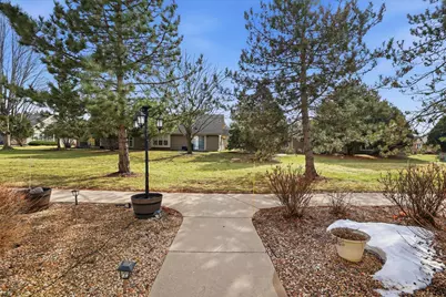 W240N2500 E Parkway Meadow Cir #4, Pewaukee, WI 53072 - Photo 3