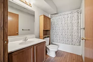 W240n2500 E Parkway Meadow Cir, Pewaukee, WI 53072 - Photo 19