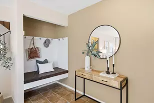 5270 Somerset Ln, Greenfield, WI 53221 - Photo 11