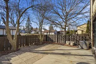 5270 Somerset Ln, Greenfield, WI 53221 - Photo 27