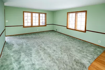 2629 S 94th St, West Allis, WI 53227 - Photo 9