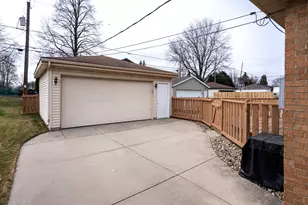 2629 S 94th St, West Allis, WI 53227 - Photo 7