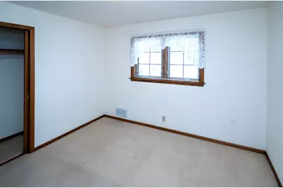 2629 S 94th St, West Allis, WI 53227 - Photo 27