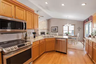 N29W22090 Kathryn Ct, Pewaukee, WI 53186 - Photo 11