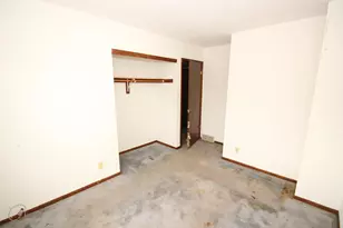 8645 S Riverton Rd, Oak Creek, WI 53154 - Photo 11