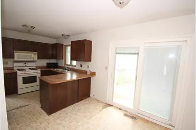 8645 S Riverton Rd, Oak Creek, WI 53154 - Photo 5