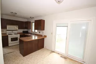 8645 S Riverton Rd, Oak Creek, WI 53154 - Photo 5