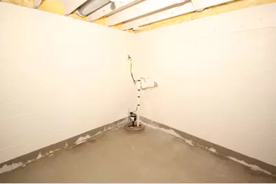 8645 S Riverton Rd, Oak Creek, WI 53154 - Photo 17