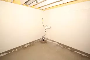 8645 S Riverton Rd, Oak Creek, WI 53154 - Photo 17