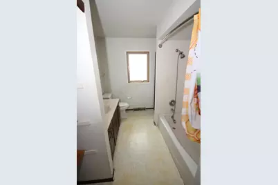 8645 S Riverton Rd, Oak Creek, WI 53154 - Photo 7