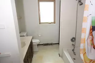 8645 S Riverton Rd, Oak Creek, WI 53154 - Photo 7