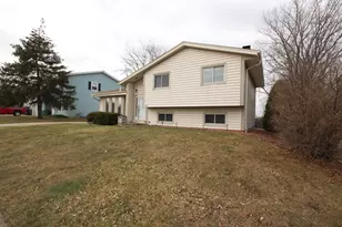 8645 S Riverton Rd, Oak Creek, WI 53154 - Photo 25