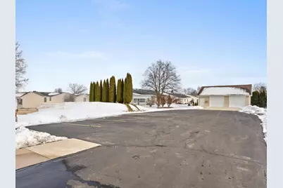 1925 N Rapids Rd, Manitowoc, WI 54220 - Photo 5