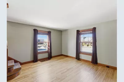 519  Riverview Dr, Manitowoc, WI 54220 - Photo 9