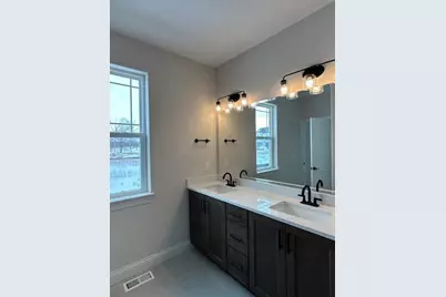 W207 N5817  Muirfield Dr, Menomonee Falls, WI 53051 - Photo 7
