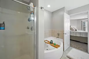 220 E Reservoir Ave, Milwaukee, WI 53212 - Photo 17